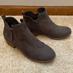 Universal Thread Marlis Bootie in Dark Grey/Brown - 9